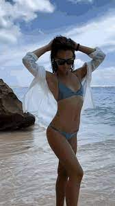 Sexy Girl Beach GIF - Sexy Girl Beach Pose - Discover & Share GIFs
