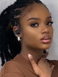 Tina Dennis's Instagram, Twitter & Facebook