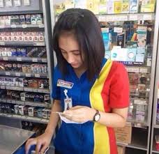 Indomaret merupakan salah satu mini market yang cukup menjamur di indonesia. Daftar Lengkap Gaji Karyawan Indomaret Diseluruh Indonesia Usaha Bisnis