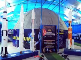 Skyworld tmii salah satu tempat rekreasi keluarga yang berlokasi di taman mini indonesia indah. Sky World Wisata Edukatif Bertema Luar Angkasa Di Tmii Tempat Wisata