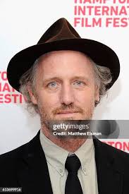 4.281 fotos e imágenes de alta resolución de Mike Mill