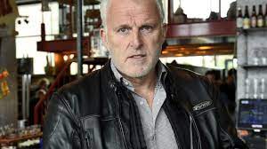 Deel 3 van de ontmaskering van seriemoordenaar koos hertogs. Peter R De Vries Does Not Want To Participate In John Van Den Heuvel S Crime Desk Now Newsy Today