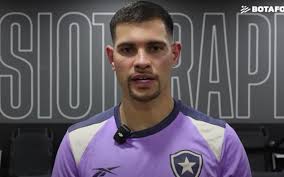 Bruno Guimarães finaliza tratamento no Botafogo e elogia estrutura do CT