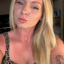 I was just wondering 💭 if anyone had any tricks for getting pen off velvet  thank you in advance 🥰