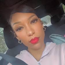 Candace Newsome's Instagram, Twitter & Facebook