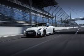 Ecran de veille et ecrans de veille. Hd Wallpaper White Nissan Gt R R35 Nismo 2020 2019 Starting Video Wallpaper Flare