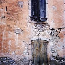 Ocre L A U De C A S A L I L L A M A I S O N P E R N O I S E Concept Store En Provence Desert Colors Exterior Doors Facade