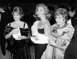 Ariadna Welter, Lorena Velázquez y Ana Bertha Lepe en un evento social. #ariadnawelter #lorenavelázquez #anaberthalepe #cinemexicanoepocadeoro