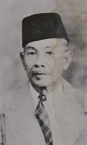 Selain mahathir, putranya mukhriz mahathir, mantan menpora syed saddiq, dan mantan menteri pendidikan maszlee malik juga didepak. Tun M Father Of Modern Malaysia