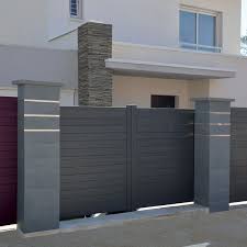 Habillez Votre Portail De Piliers Contemporains Lisses Gris House Gate Design Door Gate Design Gate Designs Modern