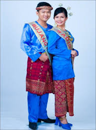 Maybe you would like to learn more about one of these? Gotoriau Com Directory Cityguide See Do Teluk Belanga Dan Kebaya Labuh Pakaian Adat Melayu Riau Pakaian Kebaya Budaya