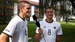 Begleite und unterstütze die athleten von team deutschland auf ihren weg zu und bei den als absender hinter dem team deutschland stärkt er den leistungssport in all seinen facetten, steht aber vor allem auch für die vielfalt des sports in. Deutschland Olympia 2016 Trikots Enthullt Nur Fussball Olympia Fussballtrikot Trikots