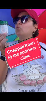 Winnie Swan's Instagram, Twitter & Facebook