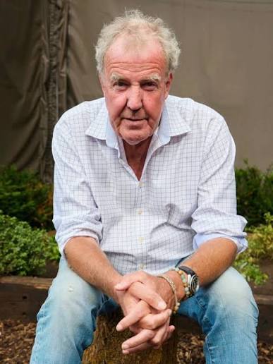Just chilling to a bit of Jeremy Clarkson Clarksons Farm have always loved  the The Corrs and then I spot Mr John Giddings 😁