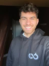 👨‍🚀 Letzte Woche habe ich eine neue Position als BDR bei DRACOON GmbH  begonnen. Hier sind ein Paar Dinge, die ich mitnehme. 1. Bei Dracoon  sprechen die Leute über das Produkt, like