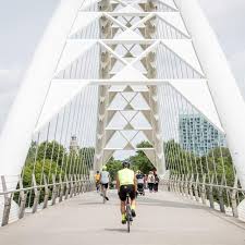 Bank transfers to more than 30 countries around the world that require minimum information and conduct a transaction with foreign and national currency. Etobicoke