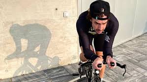 He was hit by a car while cycling in switzerland. F1 2021 Fernando Alonso Gets Back On A Bicycle Marca