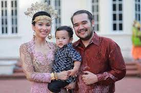 Seorang murid kelas 3 smp. Asyraf Khalid Dedah Pernah Kena Sound Dengan Ibu Tirinya Datuk Siti Nurhaliza Berita Steady