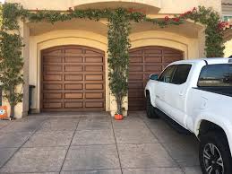 Ketika kamu memiliki rumah dengan halaman depan yang sempit tidak menjadi kamu tidak bisa membuatnya indah. 35 Contoh Garasi Mobil Minimalis Mewah Unik