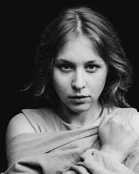 ✨ Das Ensemble 2025/26 ✨ Daniel Seniuk Daniel ist als Nächstes zu sehen in  "Das letzte Bier". 📸 Marian Lenhard @daniel.seniuk @kultur_bamberg  @marianlenhard #spielzeit2526 #ensemblevorstellung #danielseniuk