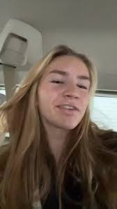 Elsa Walker's Instagram, Twitter & Facebook