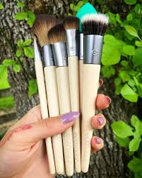 Even today, its brushes are considered some of the best! 21 Ethical Makeup Brush Companies