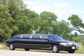 Lincoln Super Stretch Limousines From Weddings And Prom To Business Meetings And Luxury Airport Transportation Limousine Luxury Seating Airport Transportation
