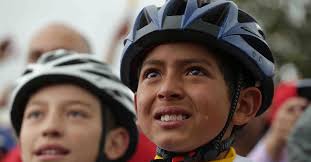 El ciclista colombiano egan bernal sufrió un accidente mientras entrenaba por carreteras de cundinamarca, que lo hace despedirse de gran . Tragedia Murio El Nino Que Lloro Cuando Egan Bernal Fue Campeon Del Tour De Francia Esta Fue La Causa