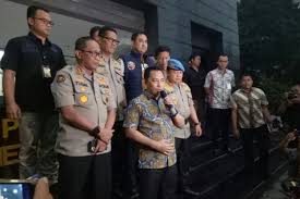 Lahir di semarang pada tanggal 22 juni 1977. Duga Masih Ada Aktor Lain Lpsk Minta Polri Jamin Keselamatan 2 Tersangka Penyerang Novel Baswedan Halaman All Kompas Com