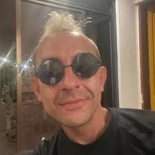 Did Peter DeLouise work at the SGC before dating Sam in Stargate SG1?