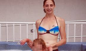 Body of missing mother found naked and bloody outside Philadelphia shopping  mall just days after her release from prison | Daily Mail Online