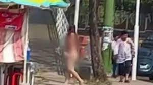 Maestra se desnuda para protestar por supuesto robo de su plaza de trabajo  en México