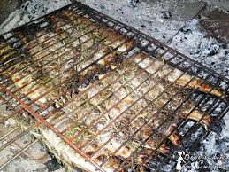 La carne di trota è considerata piuttosto pregiata e puoi mangiarla praticamente in qualsiasi. Trote Alla Brace Beatitudini In Cucina