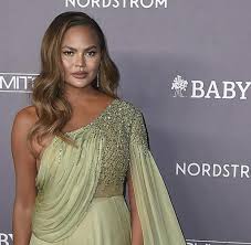 May 22, 2021 · — chrissy teigen (@chrissyteigen) may 12, 2021 a senior producer within nbc universal entertainment told the post that teigen's issues would not affect legend, adding: Chrissy Teigen Bereut Ihr Online Mobbing Welt