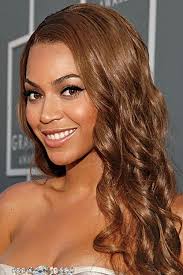 Brown silky hair flowing over the bare shoulders in layers is definitely a reason why beyonce is all smiles. Light Brown Caramel Light Brown Golden Highlights Hair Colour Novocom Top