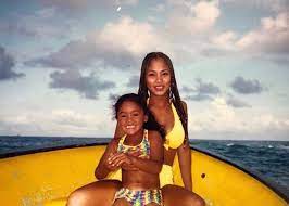 Saweetie appears to throw a punch at quavo just outside an elevator as quavo moves inside to dodge it. Saweetie Daily On Twitter And That S Word To My Mother She The Filipino Queen And She Hella High Maintenance Ima Get Her What She Need Happy Birthday To Mama Icy Https T Co 9dldornim4