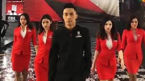 Air asia stewardess scandal in the urls. Picture Of Chinese Air Stewardess Mabel Goo Goes Viral After Passenger Captures Candid Picture Daily Mail Online