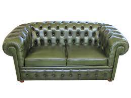 Il divano è degli anni '70 circa (vintage), è un modello club (dallo schienale basso) in pelle bordeaux ed è ora riposto nei nostri magazzini a roncadelle (brescia). Divano Chesterfield 2 Posti Cm 165x85 H Cm 72 In Vera Pelle