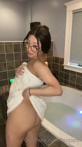 Foopahh Asian Showing Tits and Shaking Booty Onlyfans Video