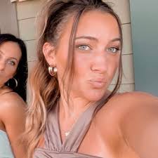 Lindsey Woods (@LindseyWoods7)