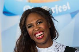 The professional dancer, a judge on strictly's german version, will fill dame darcey bussell's chair. Motsi Mabuse Uberrascht Mit Neuem Look So Sieht Sie Nicht Mehr Aus Derwesten De