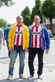 This page displays a detailed overview of the club's current squad. Fussballfanfotos Fussballfanfotos Zeigt Portraits Von Fussballfans Verschiedener Vereine Vom Kuttentrager Bis Zum Normale Seite 11