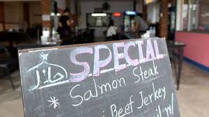 Dari jb island, kemudian perjalanan berlanjut ke koh panye island yang merupakan kampung muslim. Ramah Muslim Tak Sulit Temukan Masjid Dan Makanan Halal Di Phuket Tribun Travel