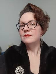 Introduction to a woman with paranormal and sewing interests