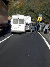 Din primele informații, între victime se află și un copil. Video Accident Grav È™i Pe Valea Oltului Un TanÄƒr Este In ComÄƒ Sibiu 100