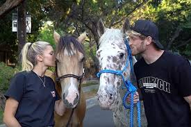 Youtuber Logan Paul Buys Girlfriend Josie Canseco A Horse She Said She Wanted One People In 2020 Logan Paul Logan Horses