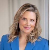 Kerry Sayers's Instagram, Twitter & Facebook