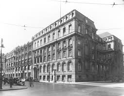 Bic (bank identifier code) und bankleitzahl (blz) von commerzbank vormals dresdner bank mit sitz in 45008 essen nachschlagen. Commerzbank Ag 1924 To 1945