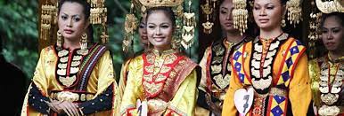Kebanyakan masyarakat bajau tinggal di daerah samporna dan kota belud. Etnik Bajau Sabah