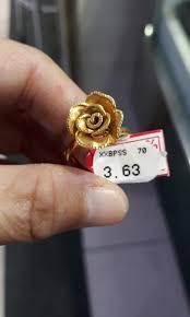 Dan untuk seniman bunga mawar juga merupakan salah satu objek gambar yang mudah dan paling sering dibuat. Cincin Emas 70 Bunga Mawar Barang Mewah Aksesoris Di Carousell